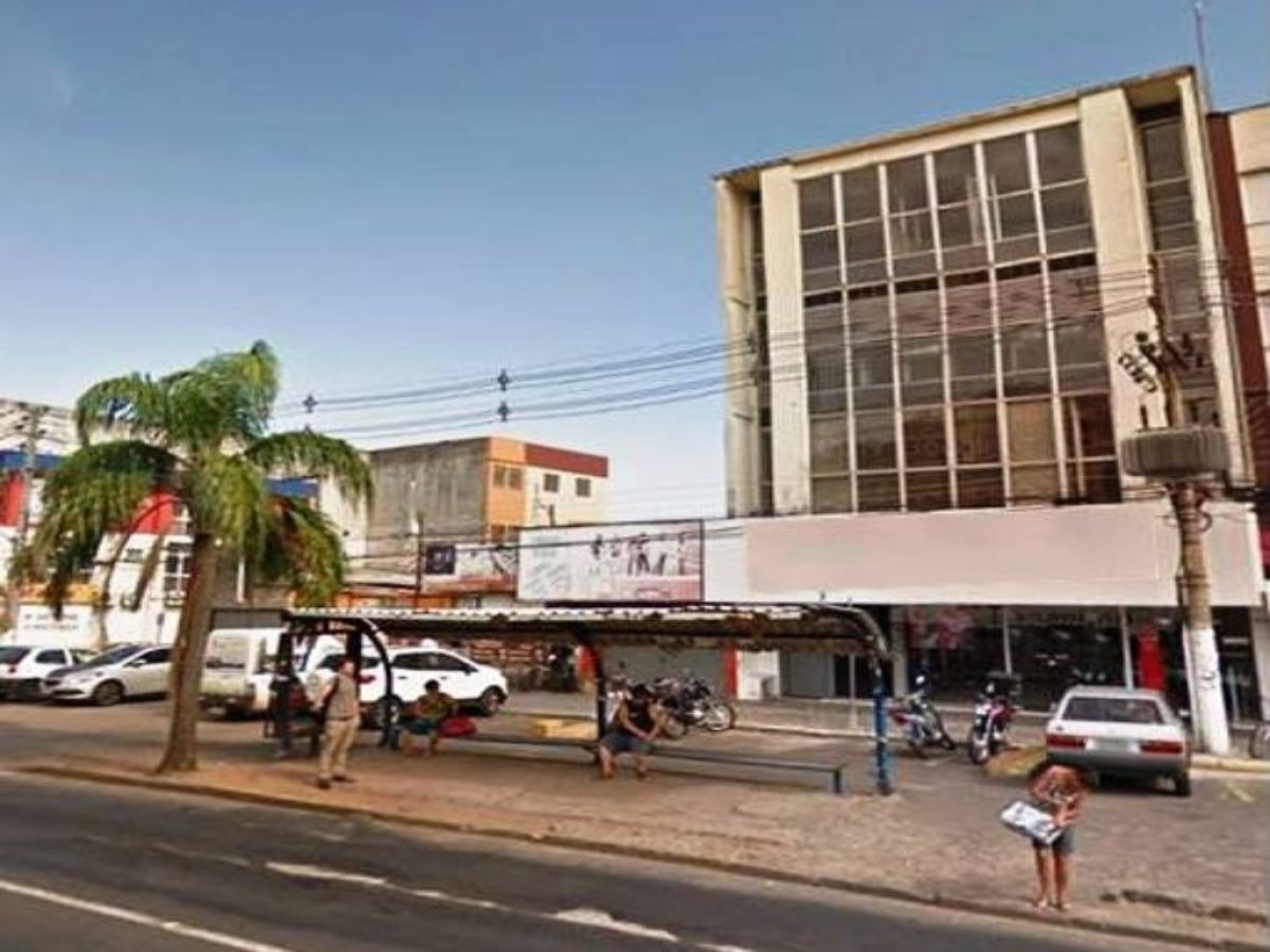 Prédio para alugar com 1.000m² no bairro Vila Veranópolis em Cachoeirinha - Foto 1