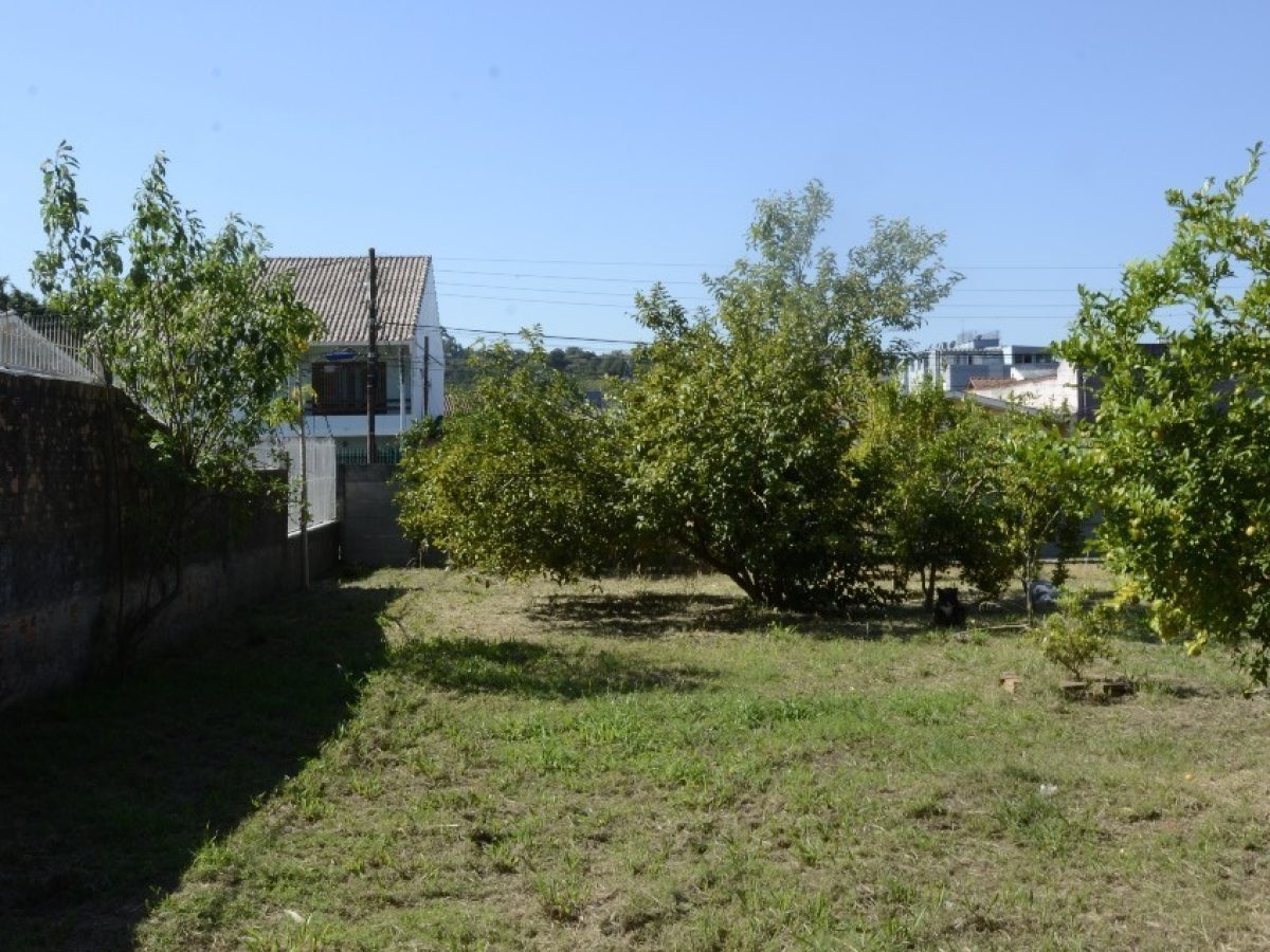 Terreno para alugar com 330m² no bairro Partenon em Porto Alegre - Foto 1