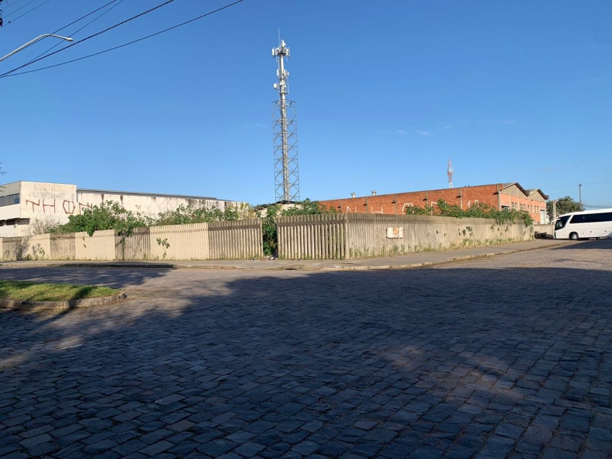 Terreno para alugar com 2.131m² no bairro Humaitá em Porto Alegre - Foto 1