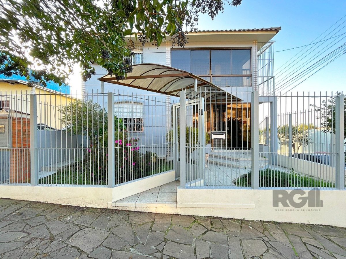 Casa à venda com 360m², 3 quartos, 3 suítes, 4 vagas no bairro Glória em Porto Alegre - Foto 1