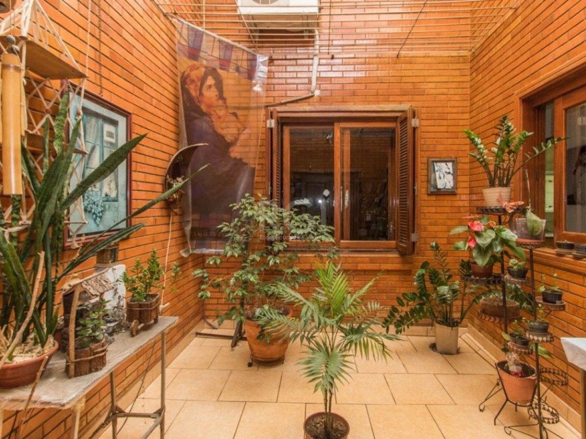 Casa à venda com 166m², 3 quartos, 1 suíte, 4 vagas no bairro Cristo Redentor em Porto Alegre - Foto 1