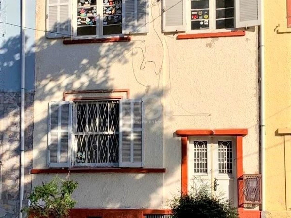 Casa à venda com 106m², 3 quartos no bairro Medianeira em Porto Alegre - Foto 1