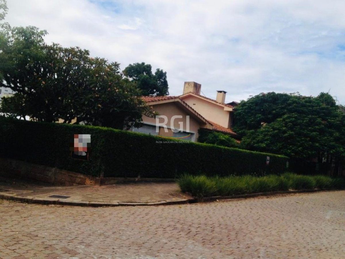 Casa à venda com 500m², 8 quartos, 1 suíte, 3 vagas no bairro Jardim Lindóia em Porto Alegre - Foto 1