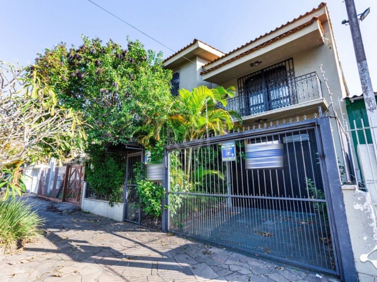 Casa à venda com 500m², 3 quartos, 3 suítes, 4 vagas no bairro Vila Ipiranga em Porto Alegre - Foto 1