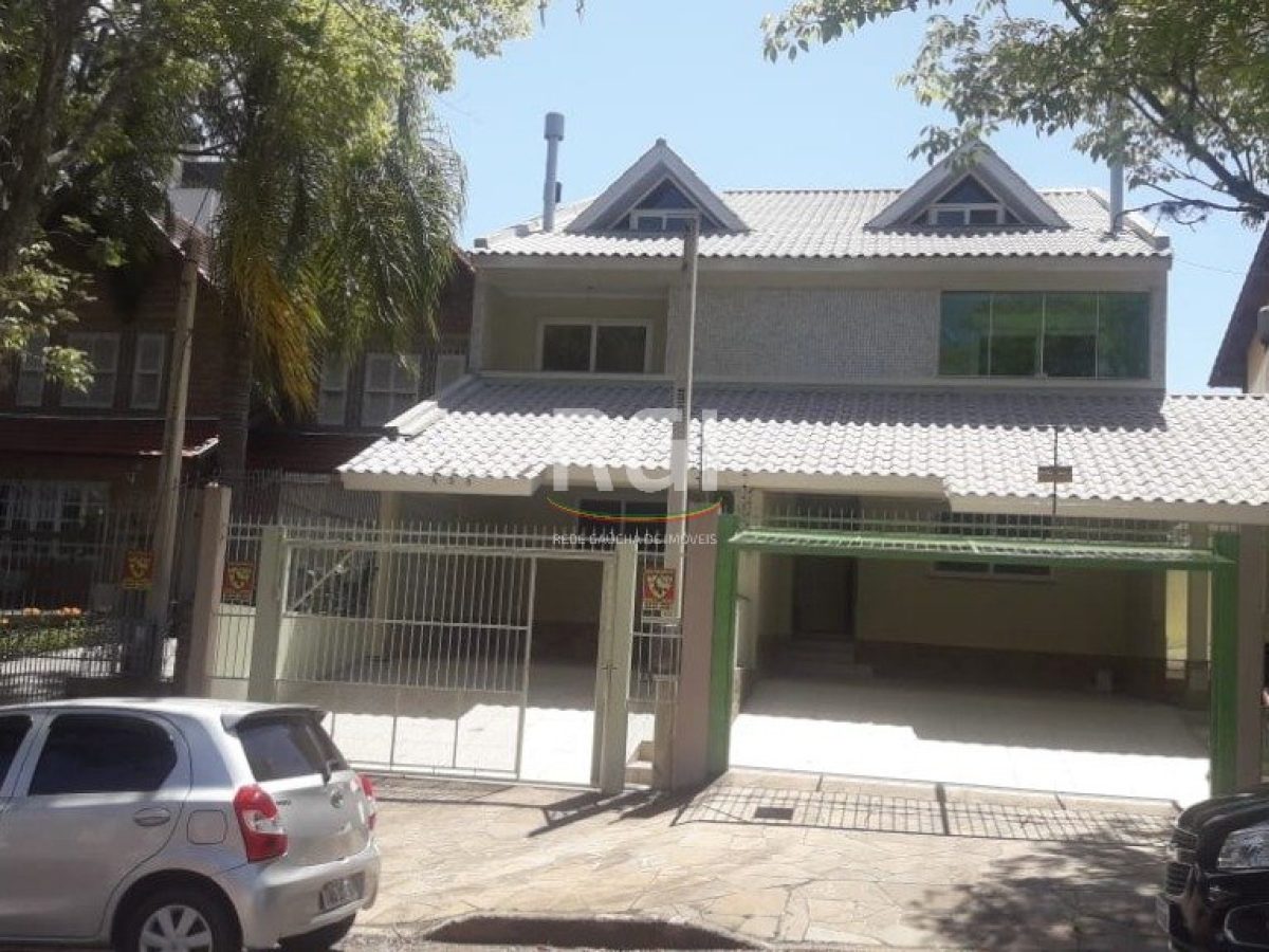 Sobrado à venda com 245m², 4 quartos, 1 suíte, 3 vagas no bairro Jardim Itu em Porto Alegre - Foto 1