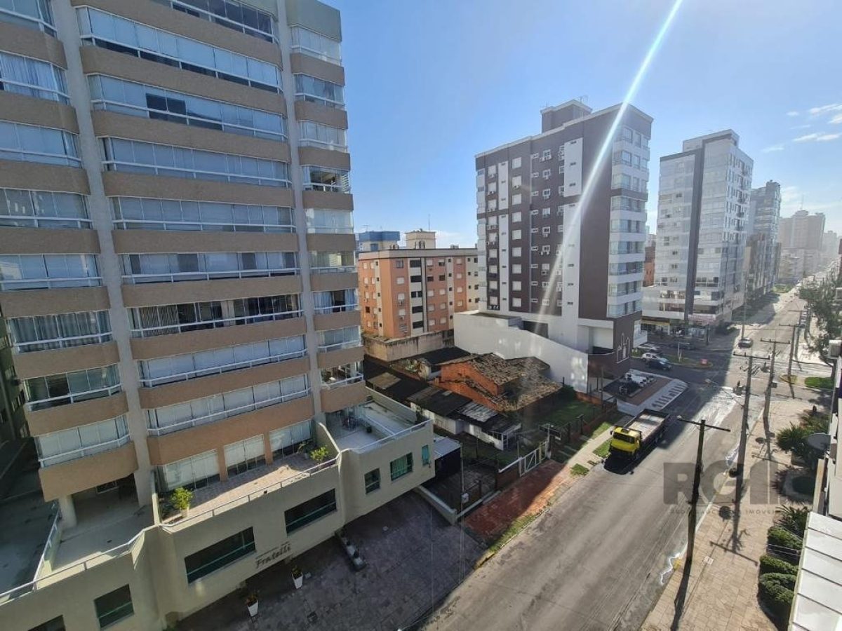 Apartamento à venda com 58m², 1 quarto, 1 suíte, 1 vaga no bairro Centro em Capão da Canoa - Foto 1