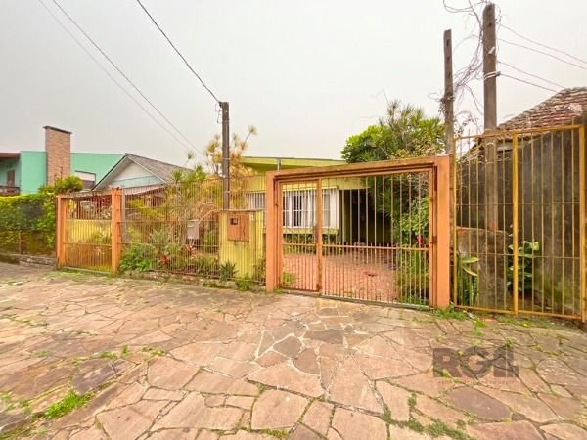 Casa à venda com 120m², 4 quartos, 1 suíte, 2 vagas no bairro Ipanema em Porto Alegre - Foto 1