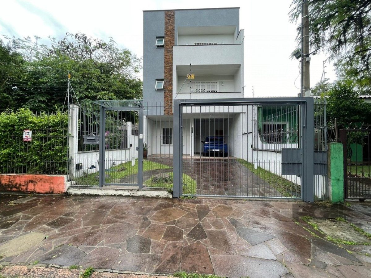 Casa à venda com 193m², 3 quartos, 2 suítes, 3 vagas no bairro Ipanema em Porto Alegre - Foto 1