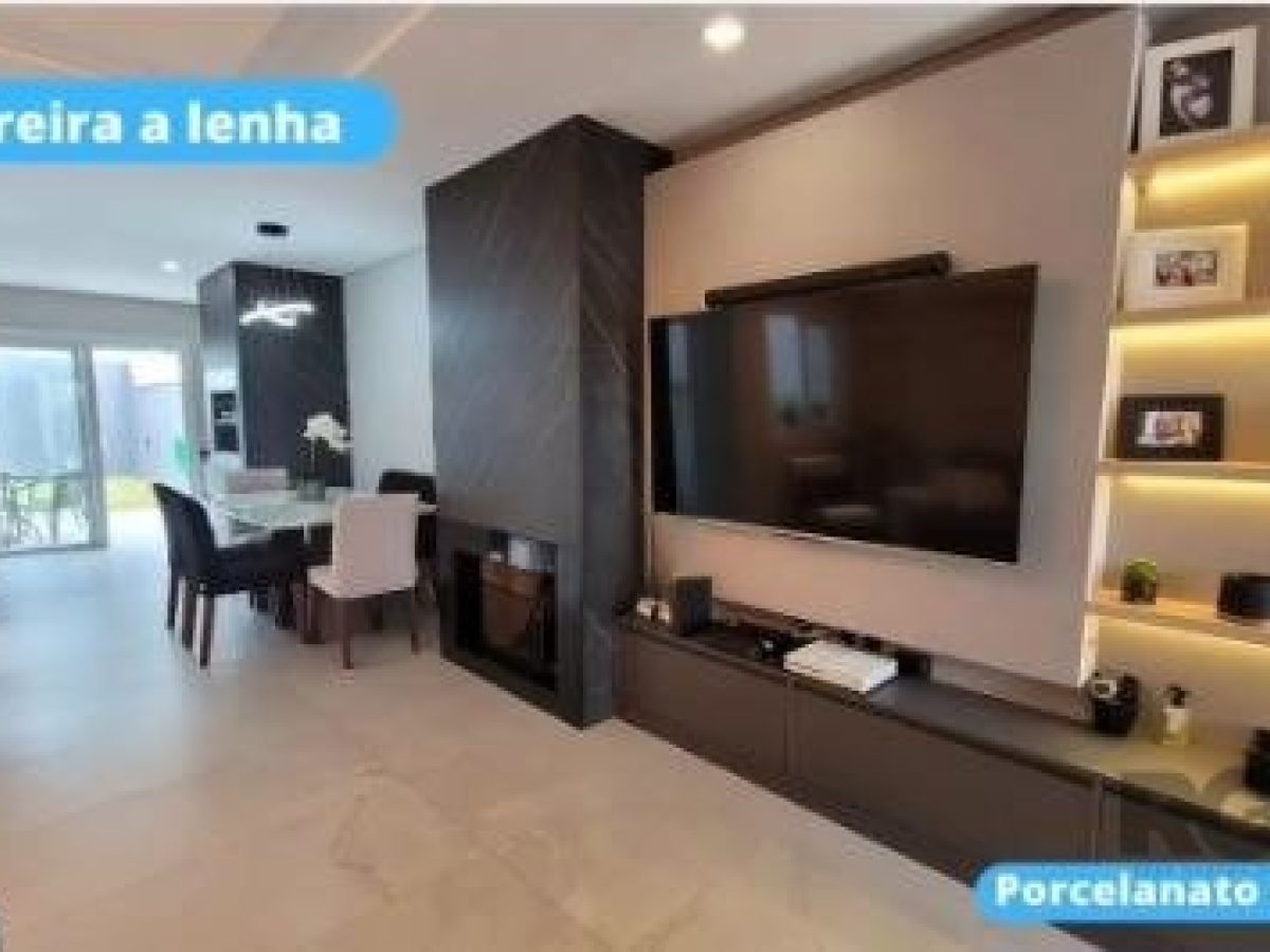 Casa à venda com 147m², 3 quartos, 1 suíte, 3 vagas no bairro Vila Ipiranga em Porto Alegre - Foto 1