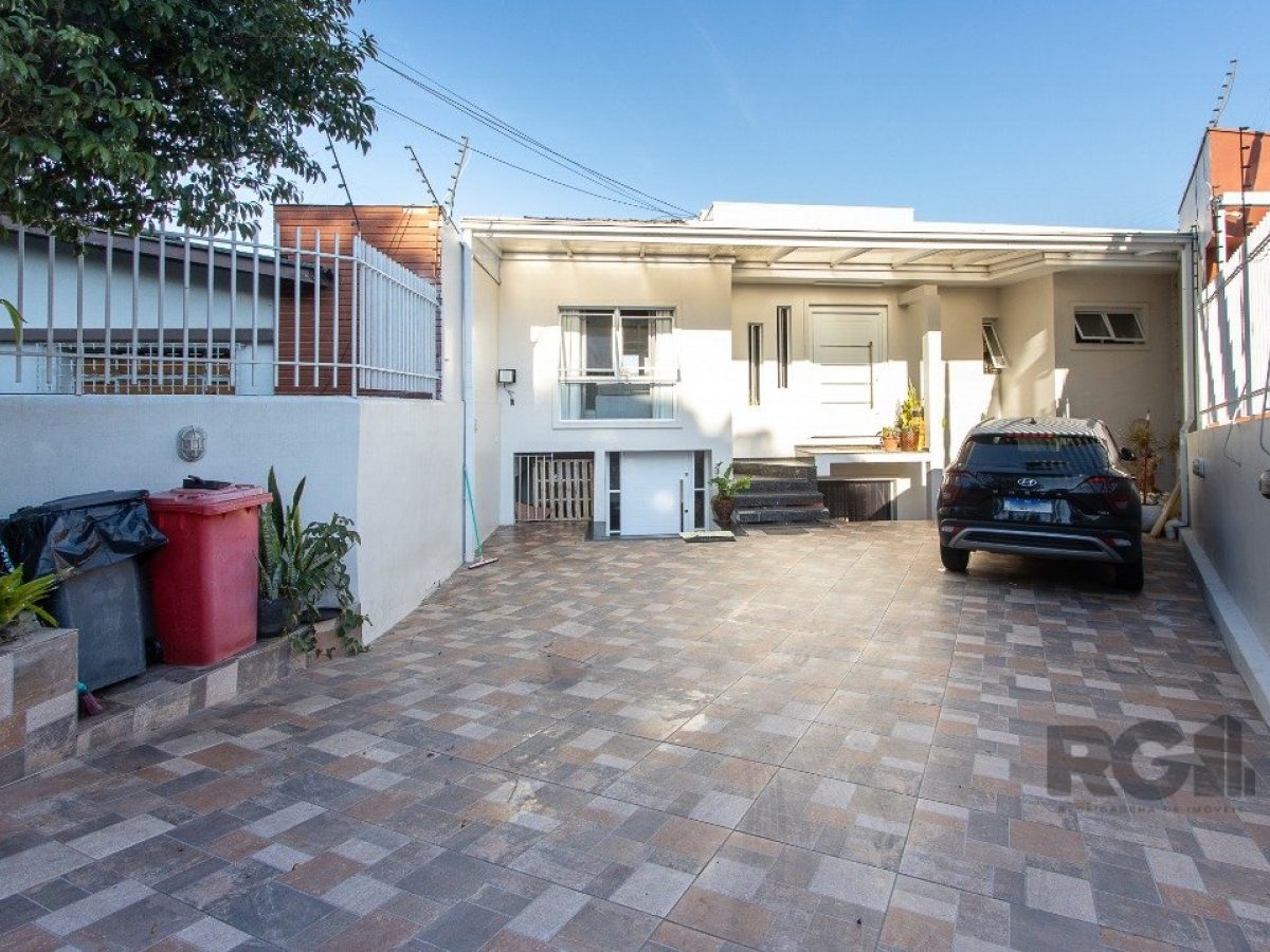 Casa à venda com 361m², 6 quartos, 1 suíte, 5 vagas no bairro Cristal em Porto Alegre - Foto 1