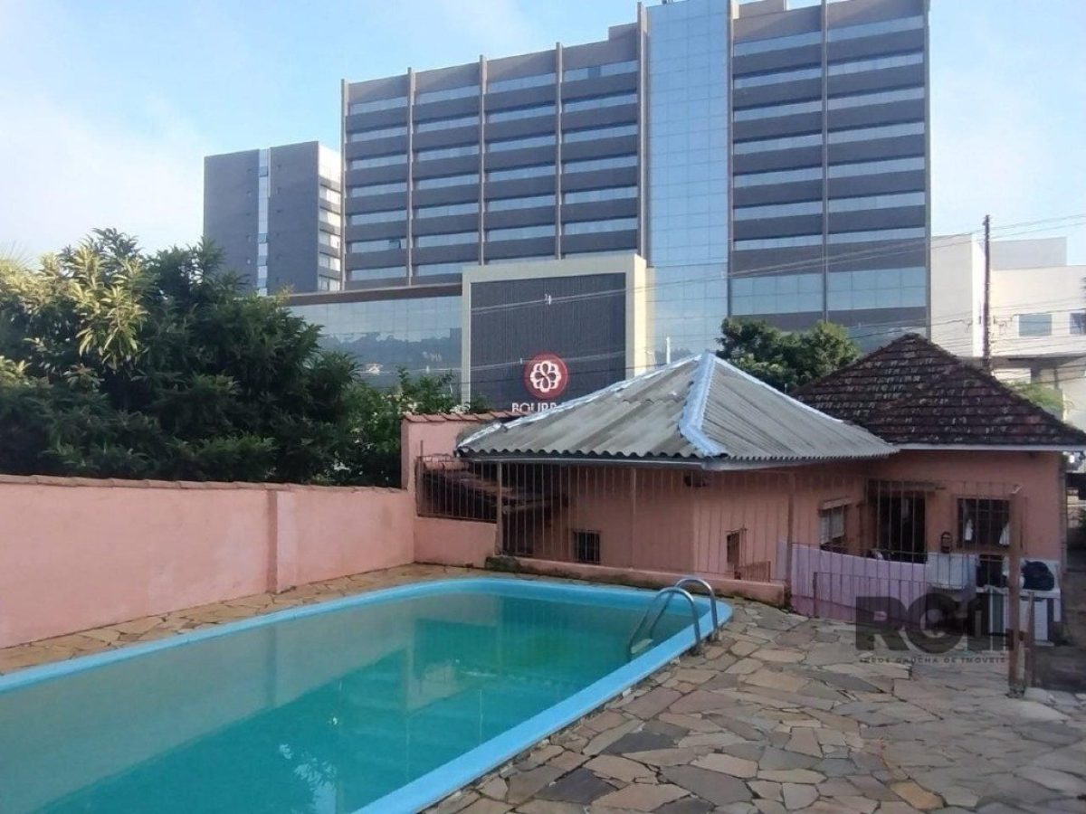 Casa à venda com 638m², 2 quartos, 1 suíte, 2 vagas no bairro Glória em Porto Alegre - Foto 1