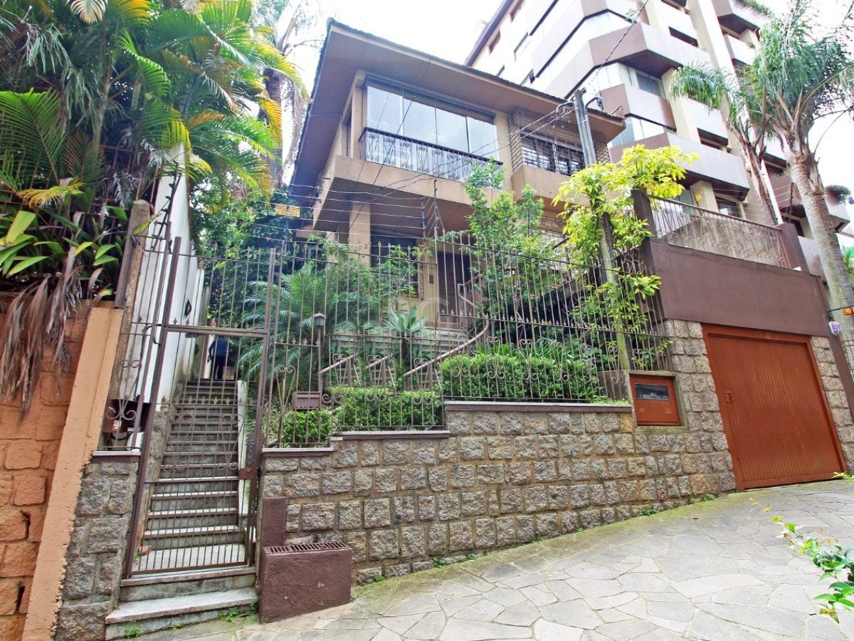 Casa à venda com 464m², 3 quartos, 1 suíte, 3 vagas no bairro Petrópolis em Porto Alegre - Foto 1