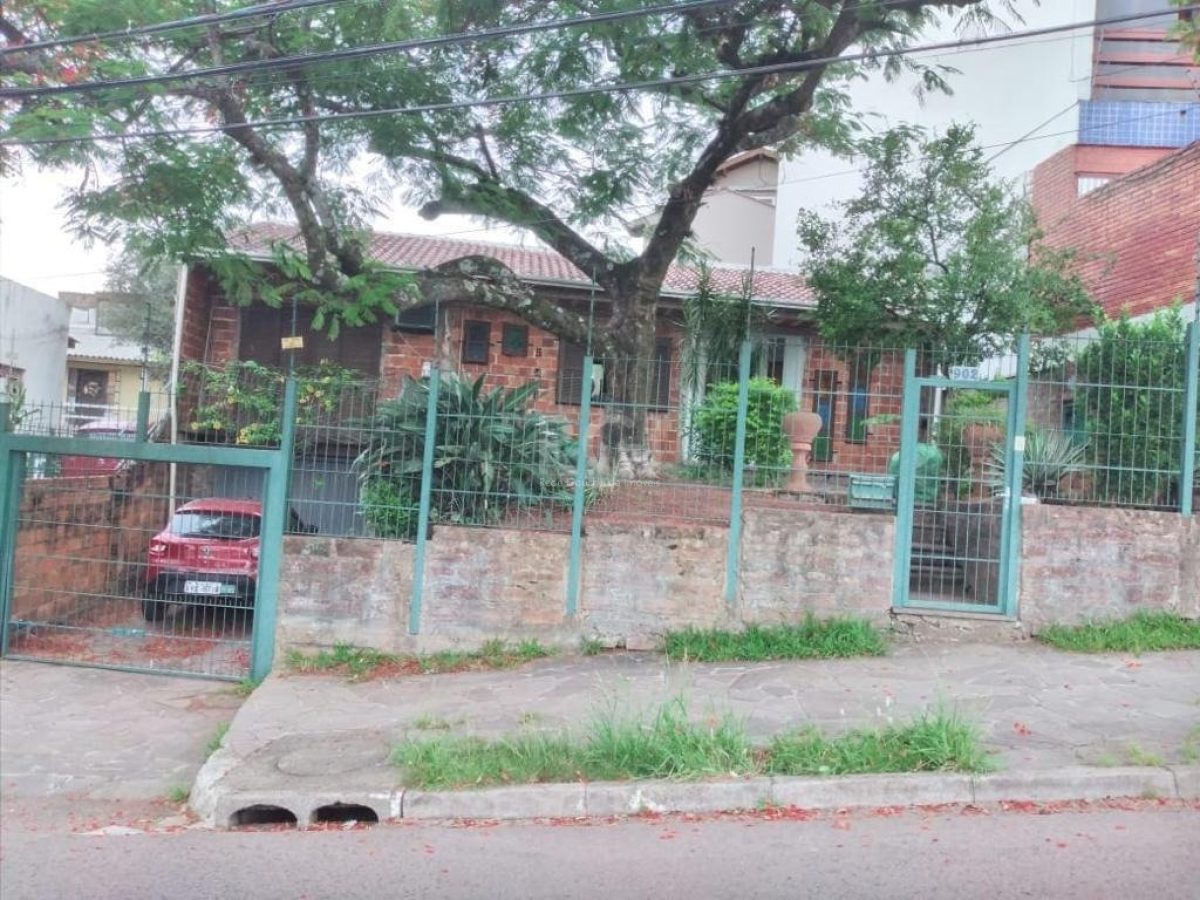 Casa à venda com 140m², 2 quartos, 1 suíte, 2 vagas no bairro Medianeira em Porto Alegre - Foto 1