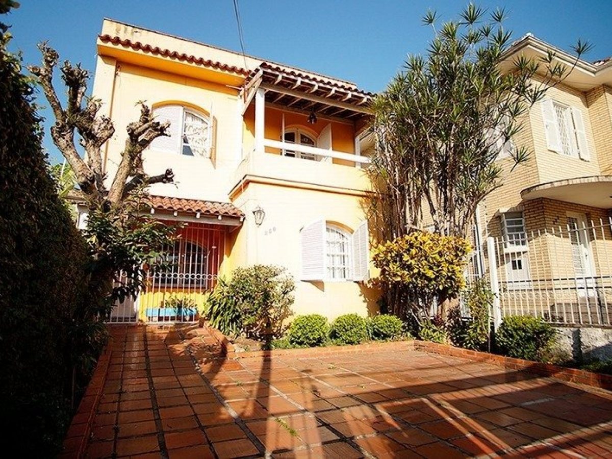 Casa à venda com 544m², 3 quartos, 1 suíte, 2 vagas no bairro Medianeira em Porto Alegre - Foto 1