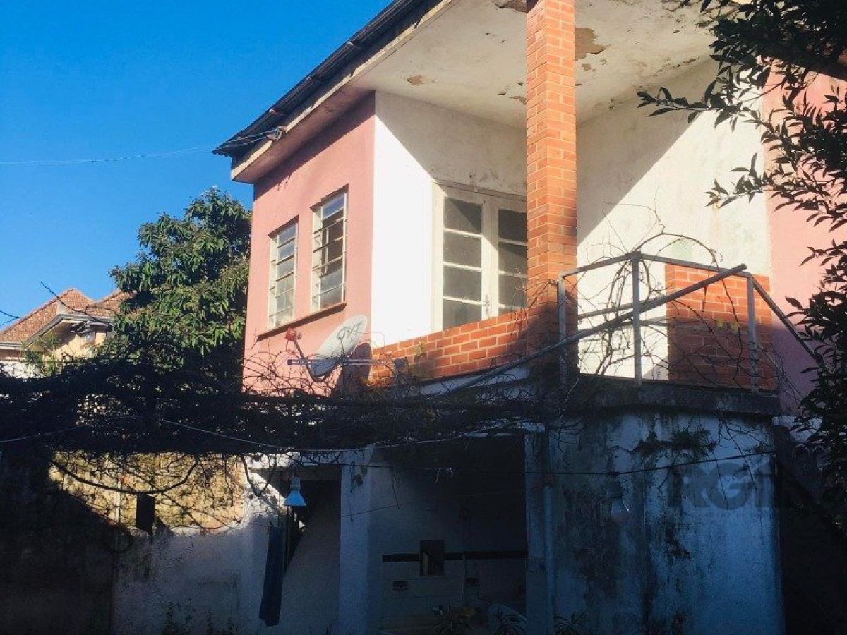 Casa à venda com 160m², 4 quartos, 4 vagas no bairro Floresta em Porto Alegre - Foto 1