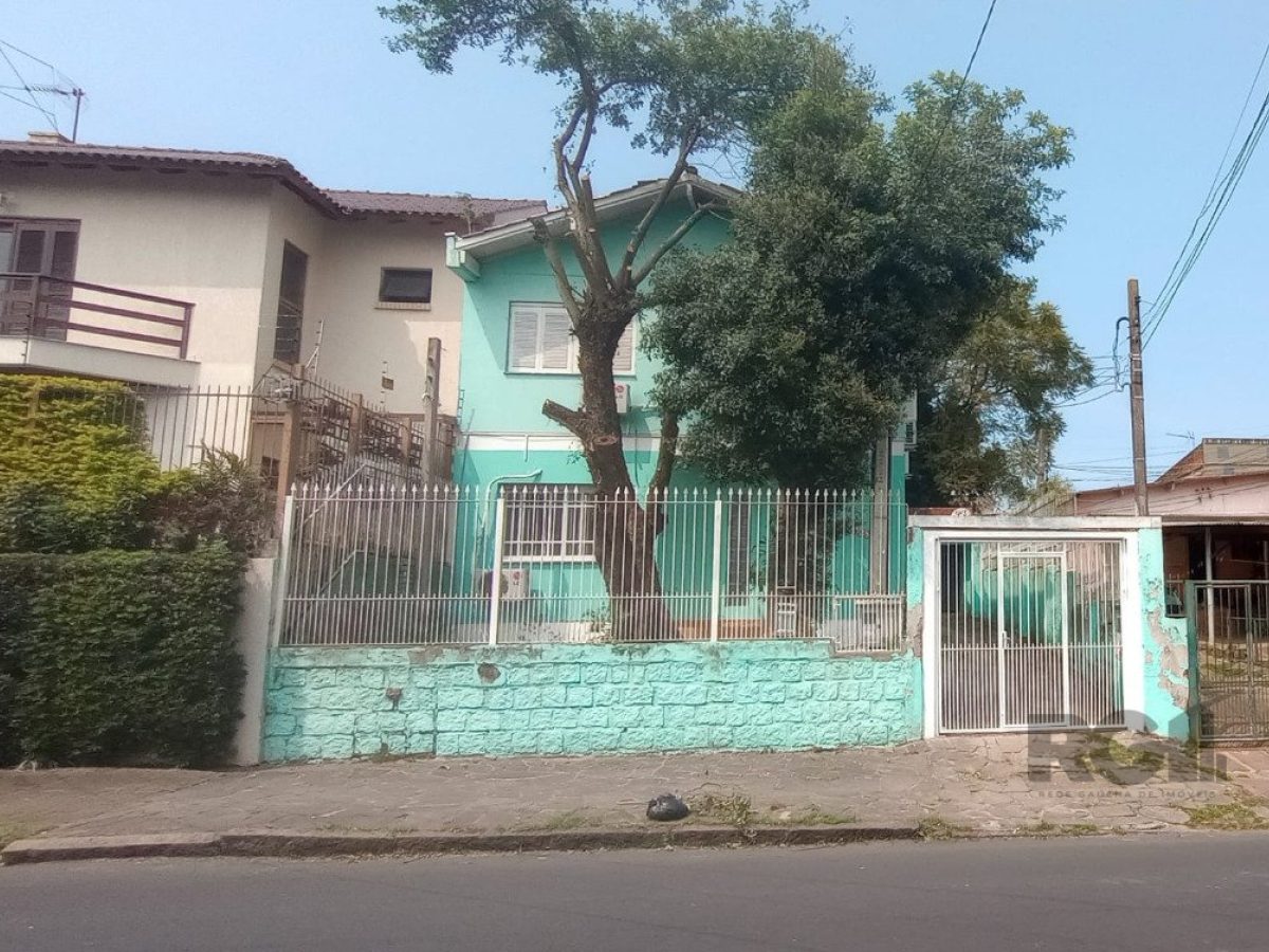 Casa à venda com 284m², 4 quartos, 1 suíte, 4 vagas no bairro Tristeza em Porto Alegre - Foto 1