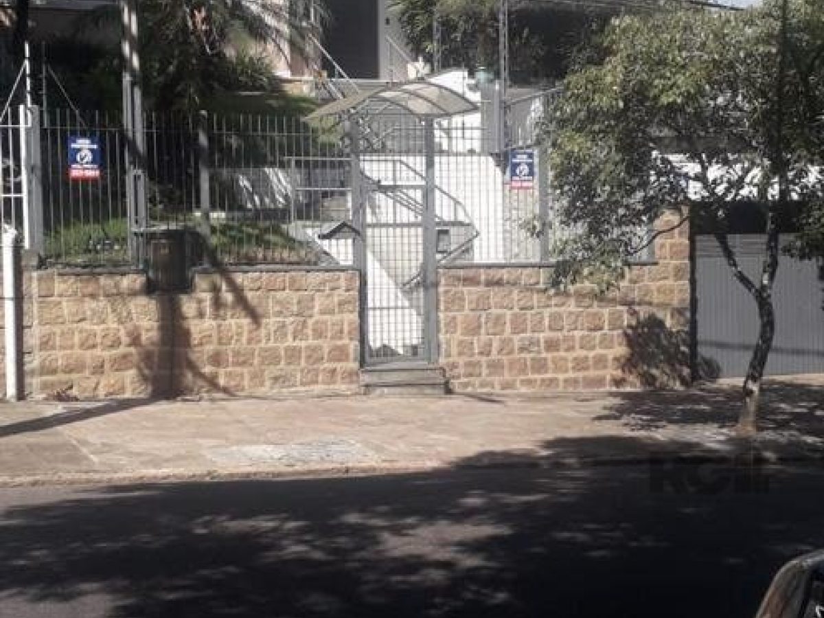 Casa à venda com 350m², 3 quartos, 1 suíte no bairro Petrópolis em Porto Alegre - Foto 1