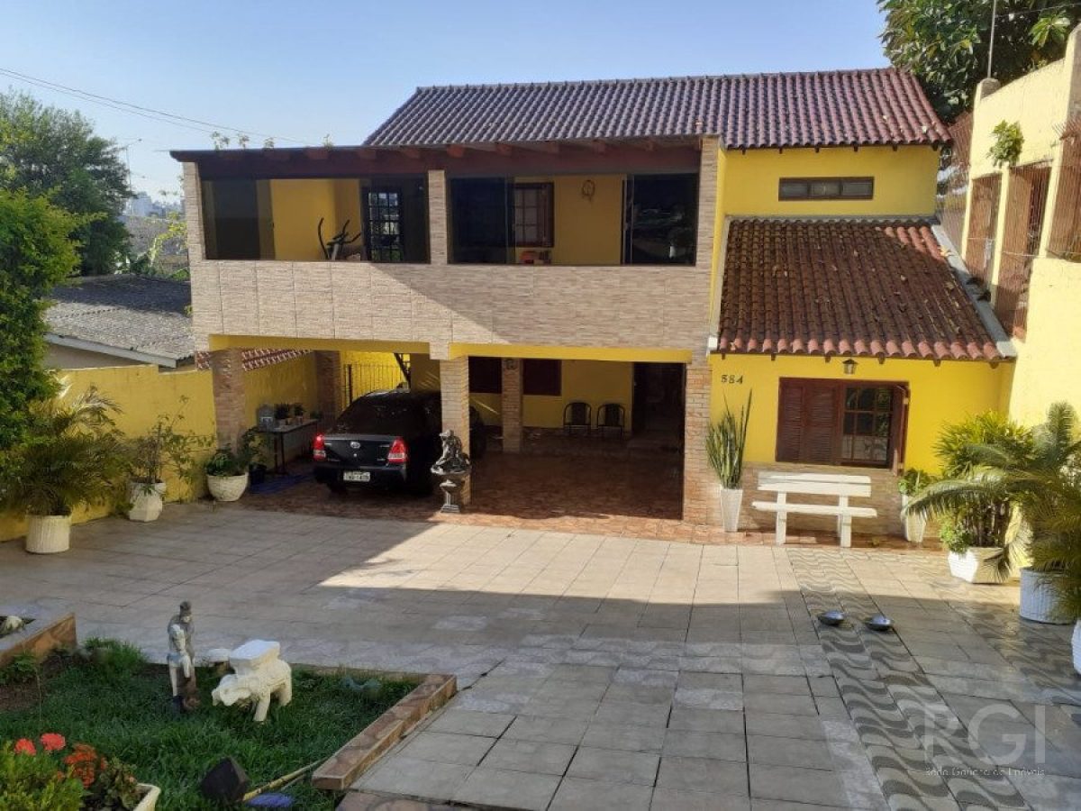 Casa à venda com 300m², 3 quartos, 1 suíte, 5 vagas no bairro Partenon em Porto Alegre - Foto 1