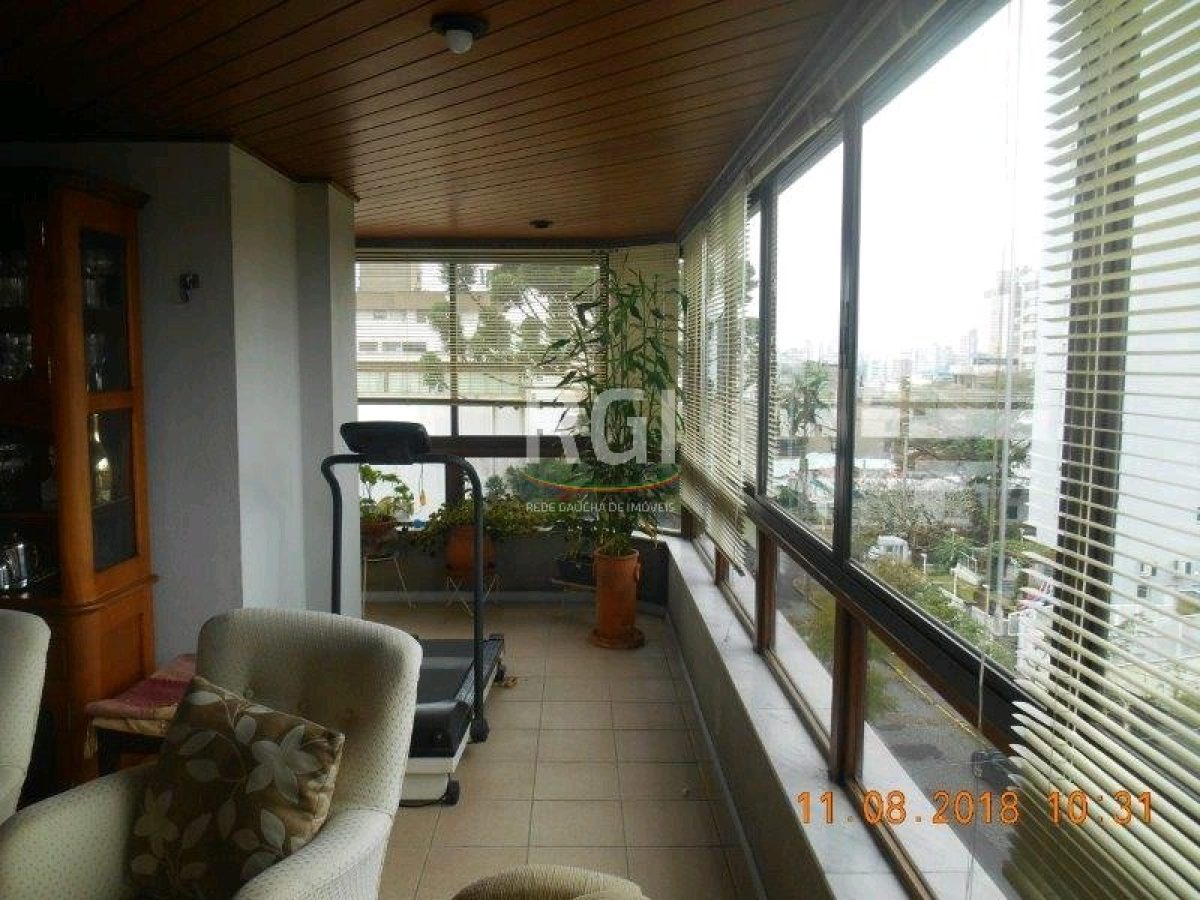 Apartamento à venda com 137m², 3 quartos, 1 suíte, 2 vagas no bairro Petrópolis em Porto Alegre - Foto 1