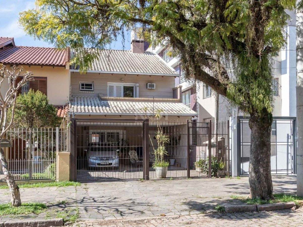 Casa à venda com 162m², 3 quartos, 2 suítes, 4 vagas no bairro Tristeza em Porto Alegre - Foto 1