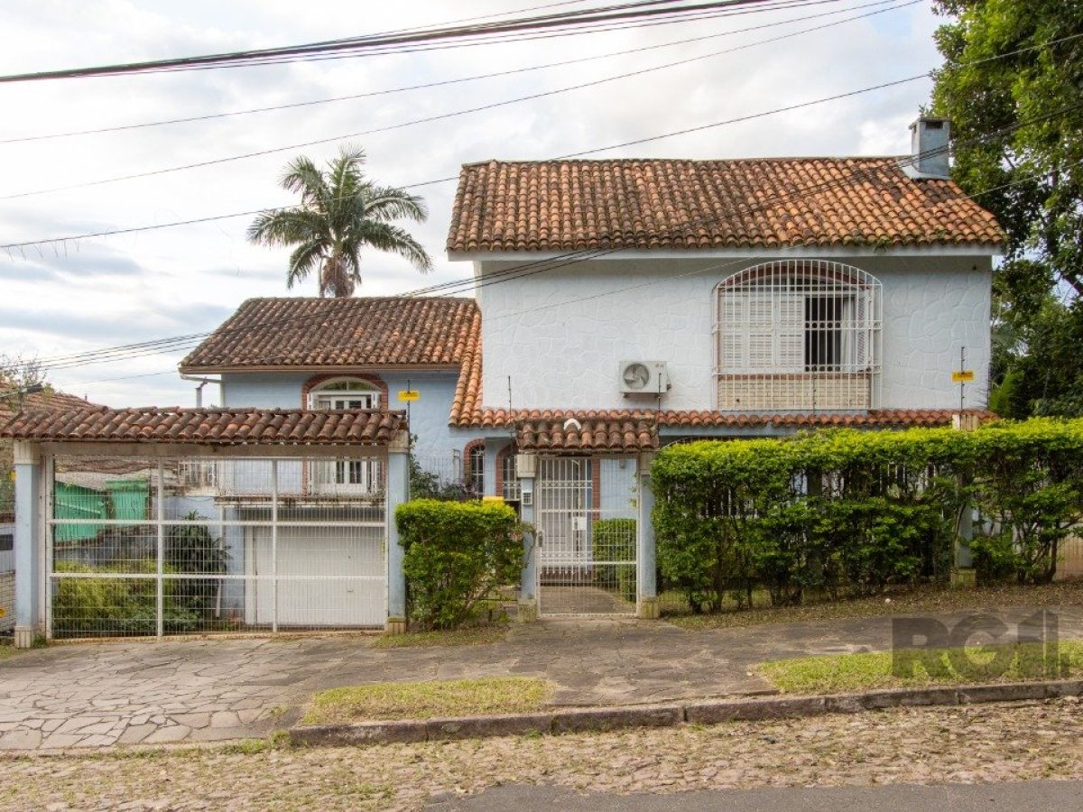 Casa à venda com 180m², 4 quartos, 1 suíte, 4 vagas no bairro Cristal em Porto Alegre - Foto 1