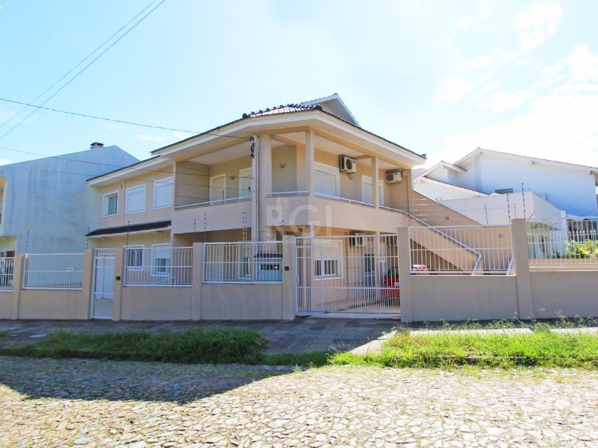 Casa à venda com 116m², 2 quartos, 1 suíte, 3 vagas no bairro Vila Ipiranga em Porto Alegre - Foto 1