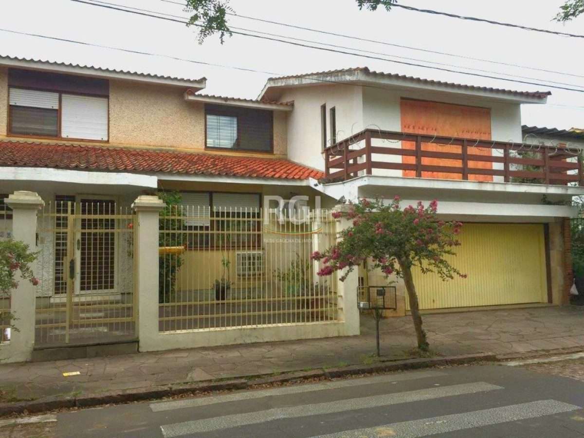 Casa à venda com 340m², 4 quartos, 2 suítes, 3 vagas no bairro Jardim Lindóia em Porto Alegre - Foto 1