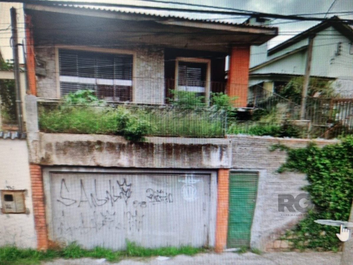 Casa à venda com 5m², 3 quartos, 1 suíte, 2 vagas no bairro Medianeira em Porto Alegre - Foto 1