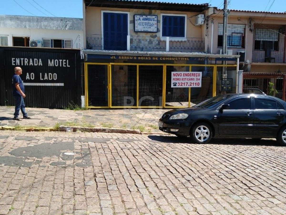 Casa à venda com 76m², 5 quartos, 3 vagas no bairro Santo Antônio em Porto Alegre - Foto 1