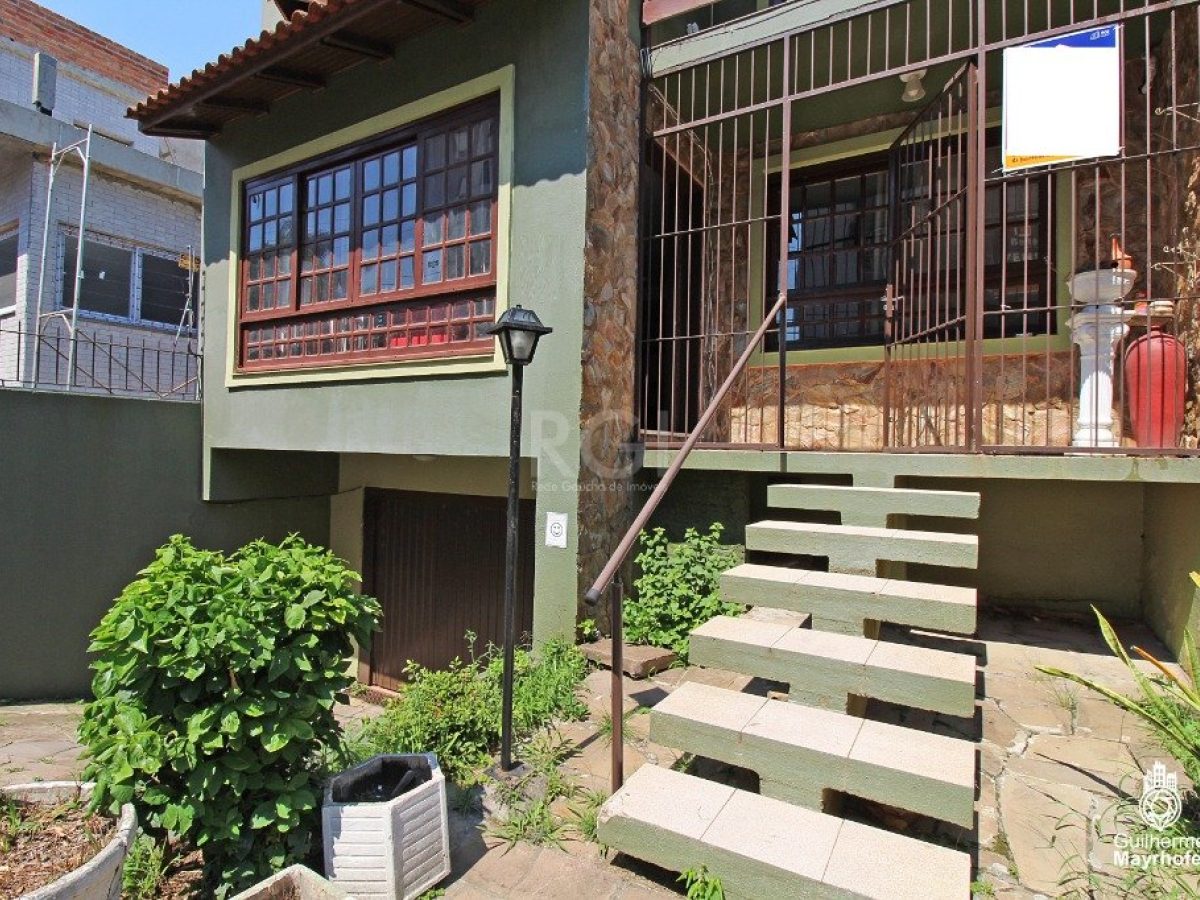 Casa à venda com 202m², 4 quartos, 1 suíte, 3 vagas no bairro Petrópolis em Porto Alegre - Foto 1