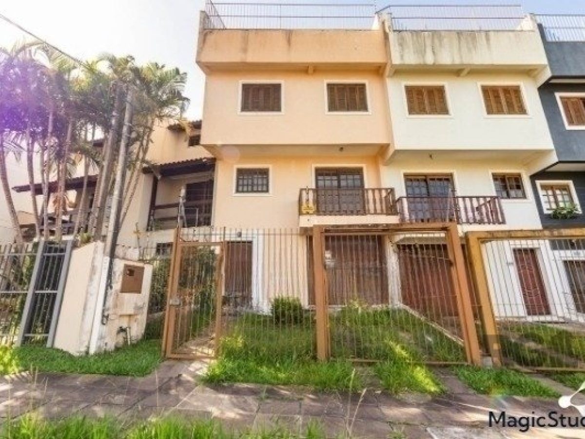 Casa à venda com 203m², 3 quartos, 1 suíte, 3 vagas no bairro Ipanema em Porto Alegre - Foto 1