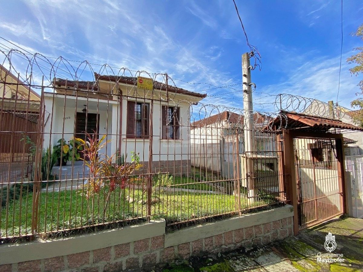 Casa à venda com 212m², 3 quartos, 2 vagas no bairro Medianeira em Porto Alegre - Foto 1