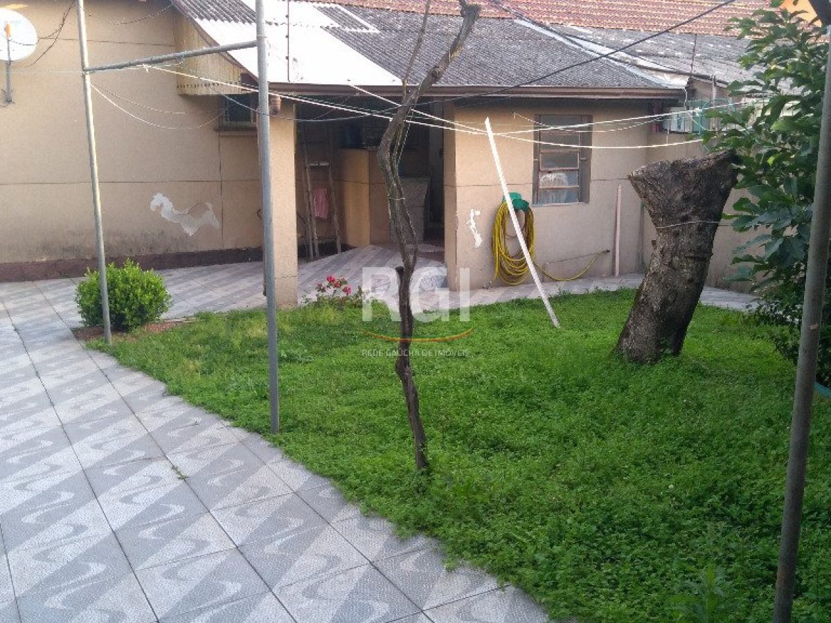 Casa à venda com 130m², 3 quartos, 7 vagas no bairro Passo d'Areia em Porto Alegre - Foto 1