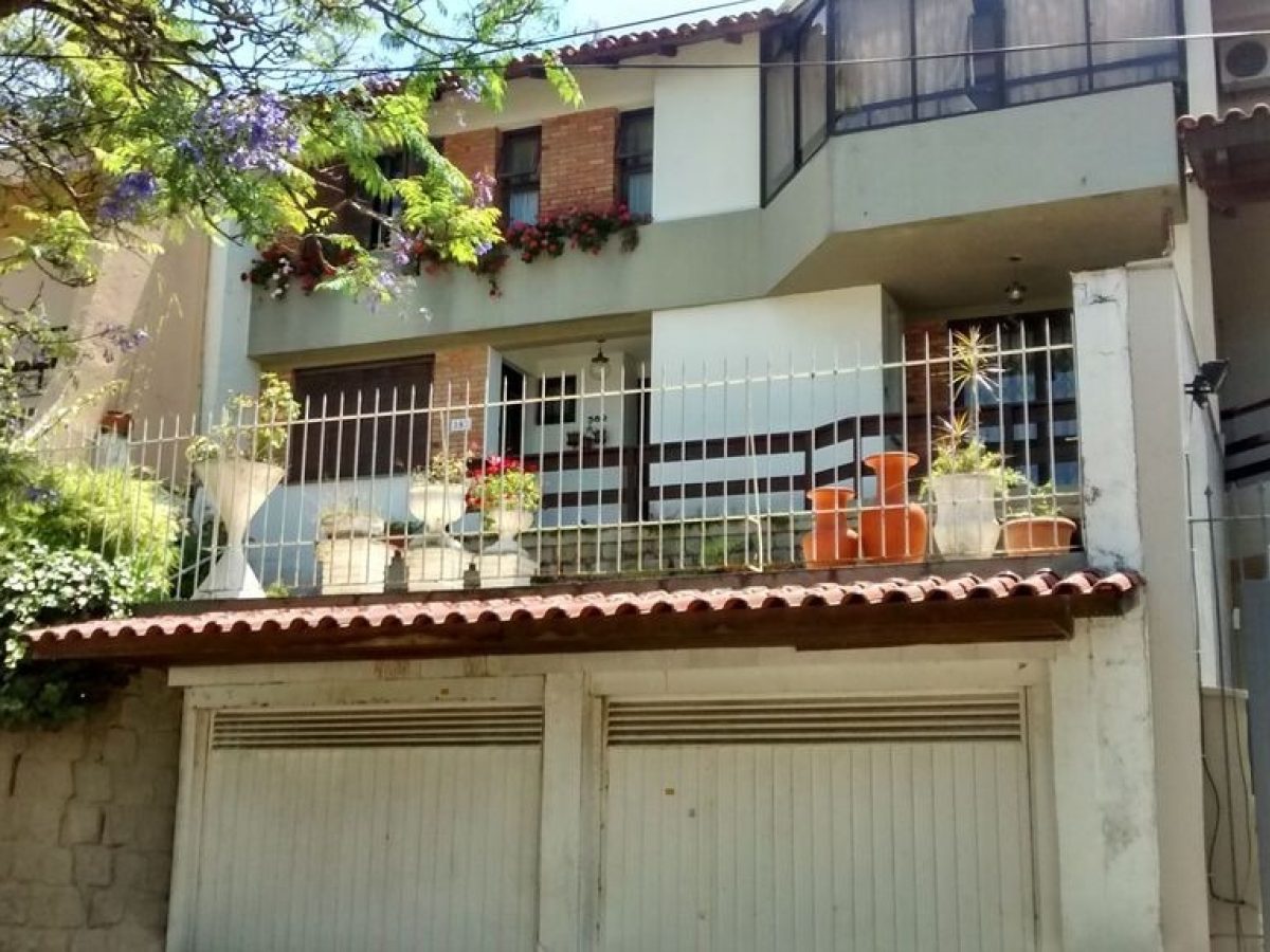 Casa à venda com 260m², 4 quartos, 1 suíte, 2 vagas no bairro Chácara das Pedras em Porto Alegre - Foto 1