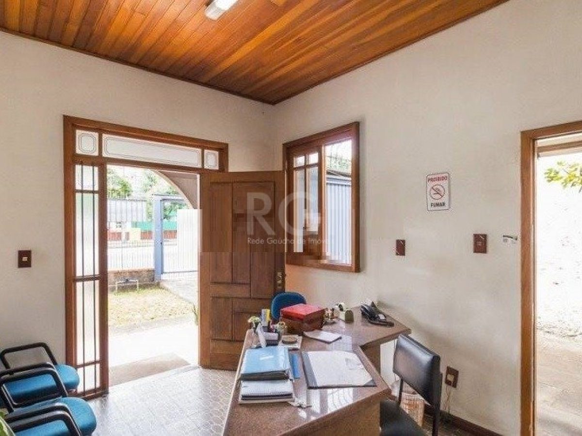 Casa à venda com 120m², 3 quartos, 1 suíte, 3 vagas no bairro Partenon em Porto Alegre - Foto 1