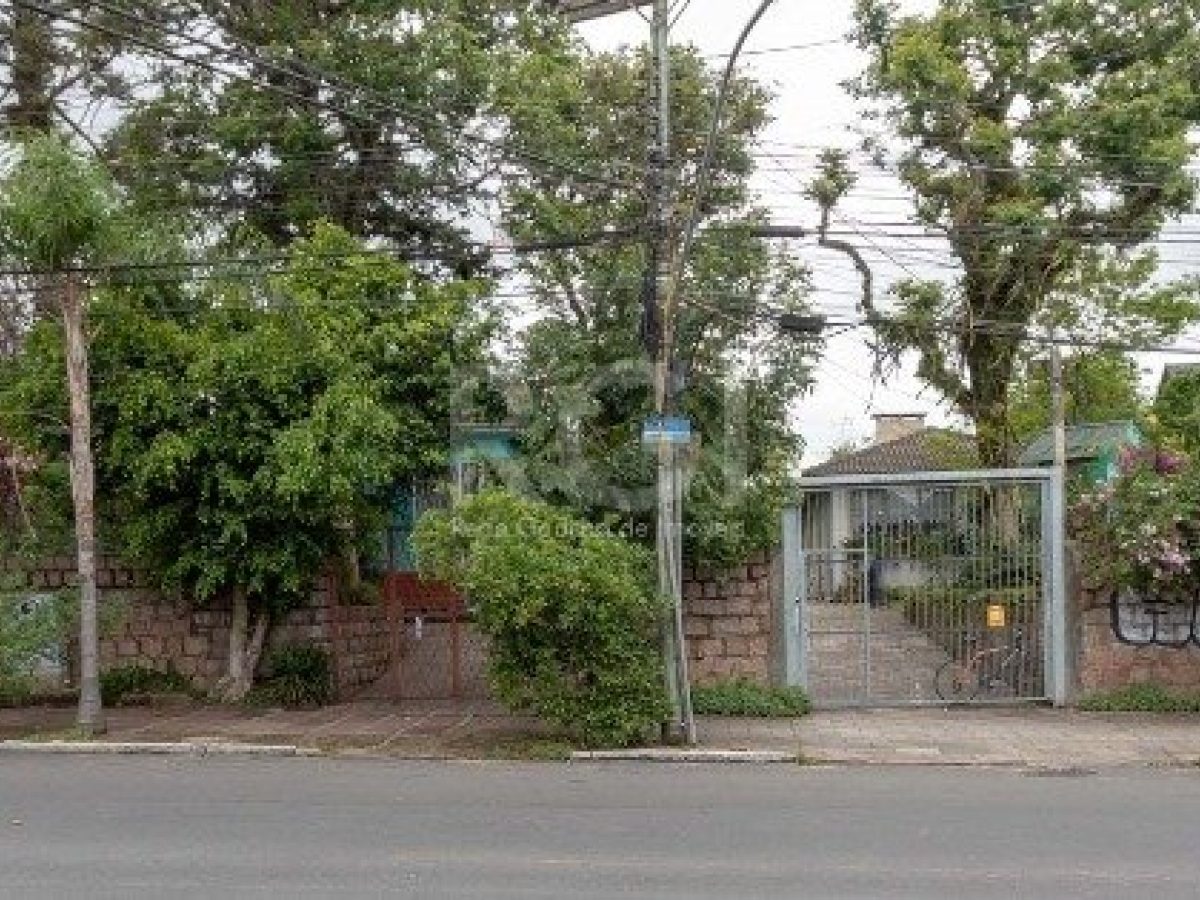 Casa à venda com 200m², 4 quartos, 1 suíte, 5 vagas no bairro Tristeza em Porto Alegre - Foto 1