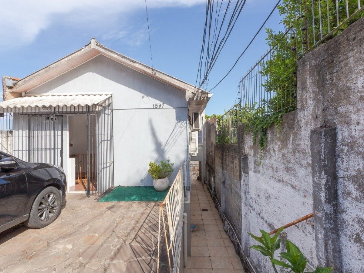 Casa à venda com 231m², 4 quartos, 2 suítes, 4 vagas no bairro Glória em Porto Alegre - Foto 1