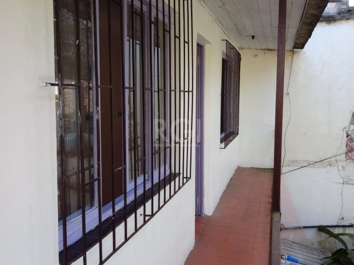 Casa à venda com 659m², 3 quartos, 1 suíte, 1 vaga no bairro Tristeza em Porto Alegre - Foto 1