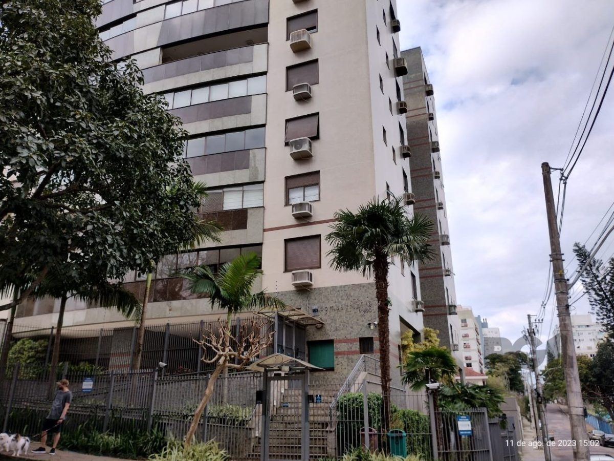 Apartamento à venda com 148m², 3 quartos, 1 suíte, 3 vagas no bairro Petrópolis em Porto Alegre - Foto 1