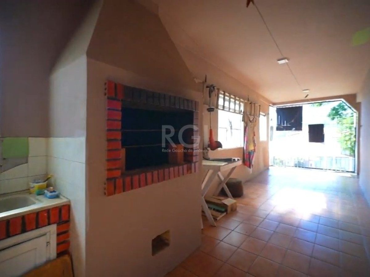 Casa à venda com 200m², 4 quartos, 1 vaga no bairro Jardim Carvalho em Porto Alegre - Foto 1