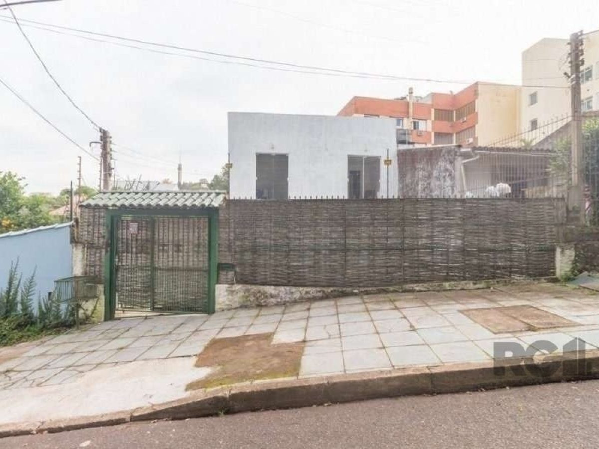 Casa à venda com 160m², 4 quartos, 2 suítes, 2 vagas no bairro Santa Tereza em Porto Alegre - Foto 1