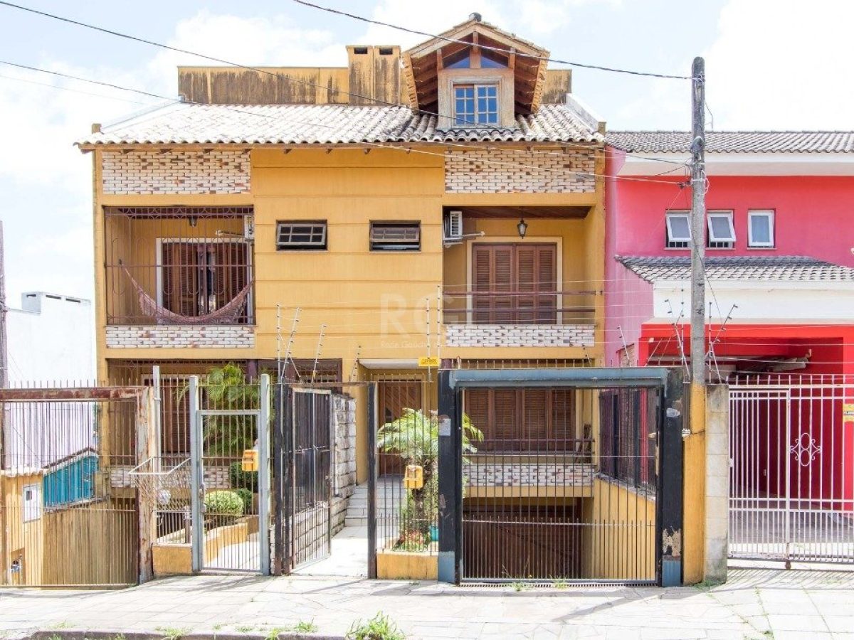 Casa à venda com 204m², 3 quartos, 1 suíte, 3 vagas no bairro Ipanema em Porto Alegre - Foto 1