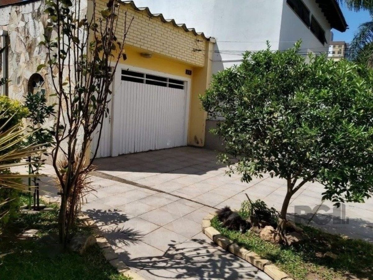 Casa à venda com 200m², 4 quartos, 4 vagas no bairro Passo d'Areia em Porto Alegre - Foto 1