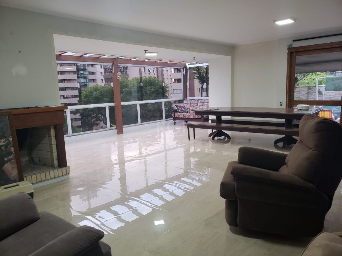 Cobertura à venda com 296m², 3 quartos, 1 suíte, 3 vagas no bairro Petrópolis em Porto Alegre - Foto 1