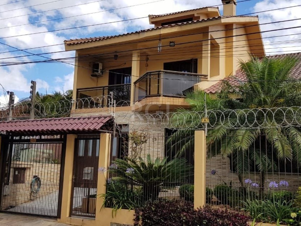 Casa à venda com 259m², 4 quartos, 1 suíte, 1 vaga no bairro Jardim Itu em Porto Alegre - Foto 1