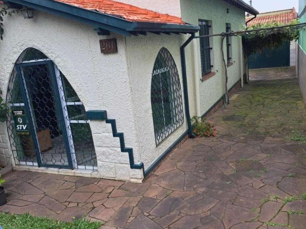 Casa à venda com 250m², 3 quartos, 1 suíte, 5 vagas no bairro Santa Tereza em Porto Alegre - Foto 1