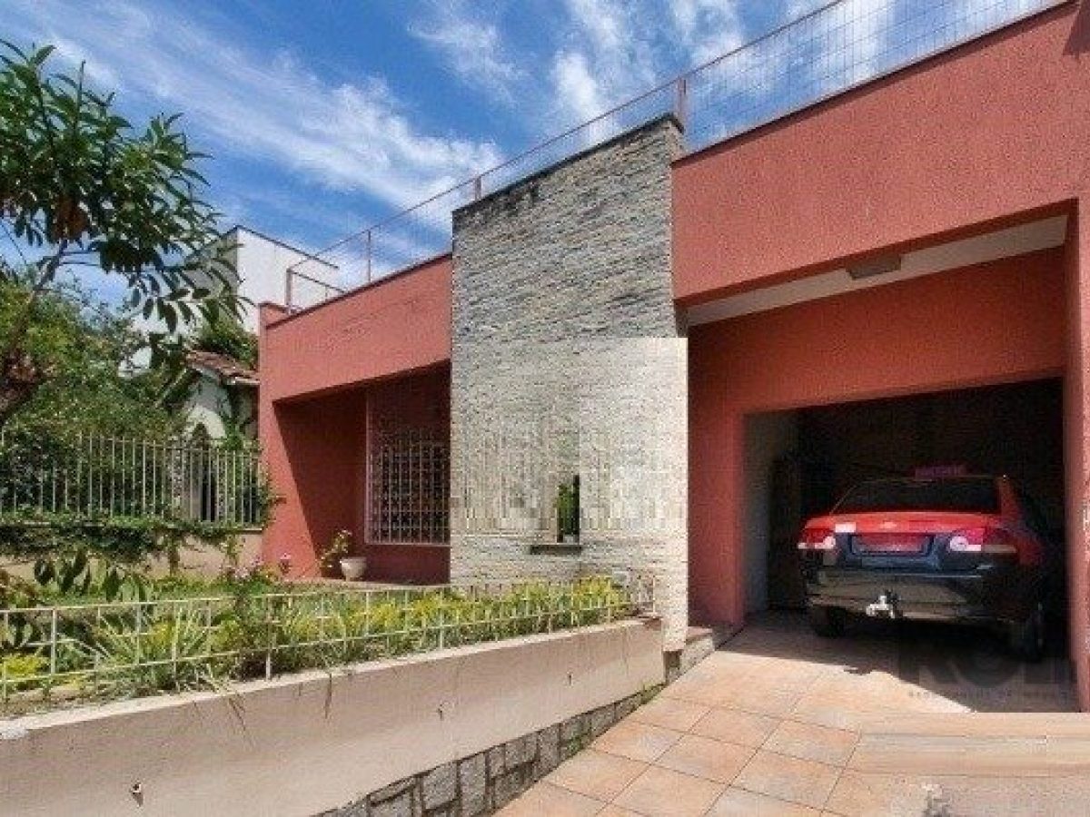 Casa à venda com 242m², 4 quartos, 1 suíte, 2 vagas no bairro Santana em Porto Alegre - Foto 1