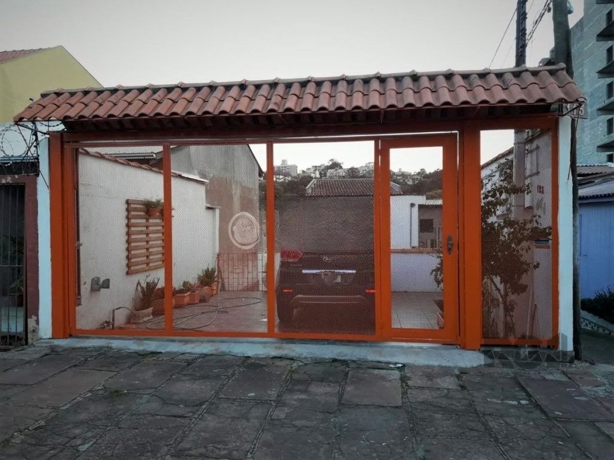 Casa à venda com 61m², 3 quartos, 2 vagas no bairro Glória em Porto Alegre - Foto 1