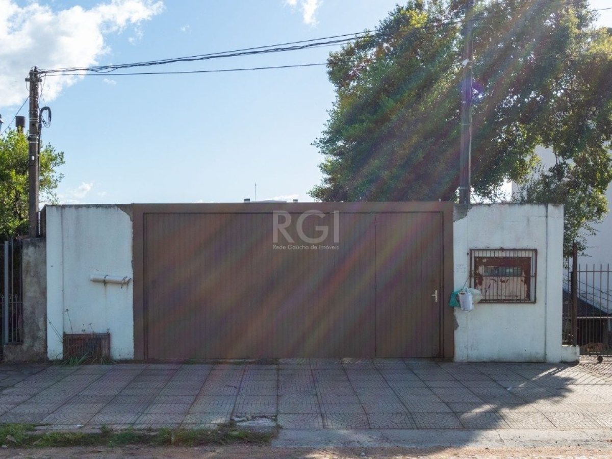 Casa à venda com 240m², 6 quartos, 3 suítes, 2 vagas no bairro Glória em Porto Alegre - Foto 1