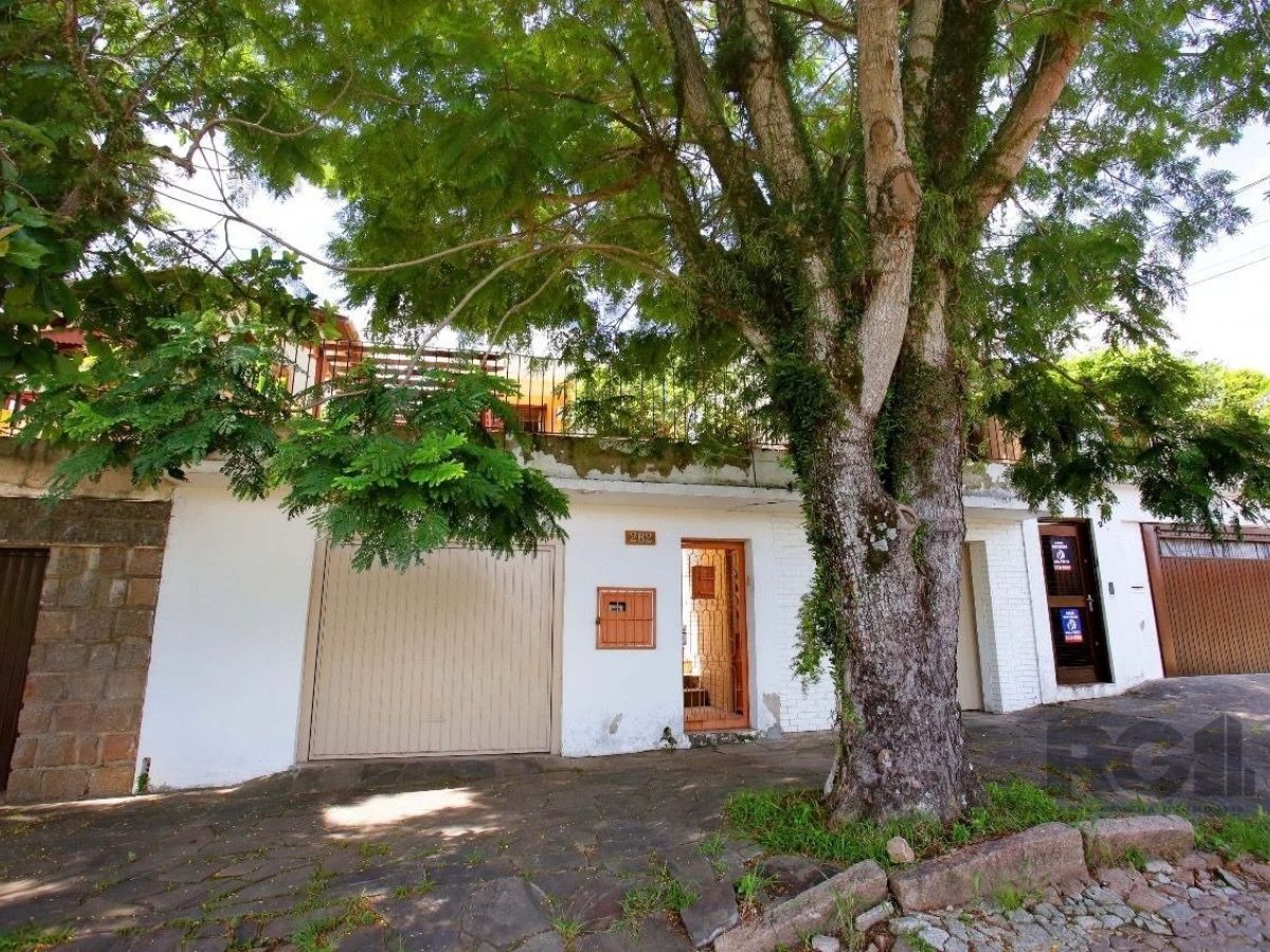 Casa à venda com 120m², 3 quartos, 1 suíte, 2 vagas no bairro Santo Antônio em Porto Alegre - Foto 1